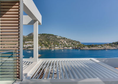 Pérgolas bioclimáticas en terraza sobre Puerto Andratx