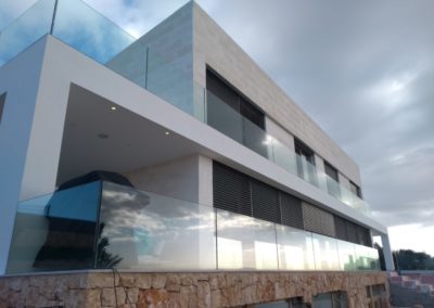 Soluciones de protección solar para vivienda unifamiliar en Puntiró