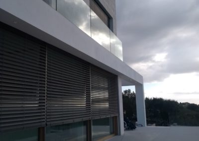 Soluciones de protección solar para vivienda unifamiliar en Puntiró