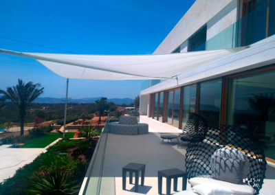 Soluciones de protección solar para vivienda unifamiliar en Puntiró