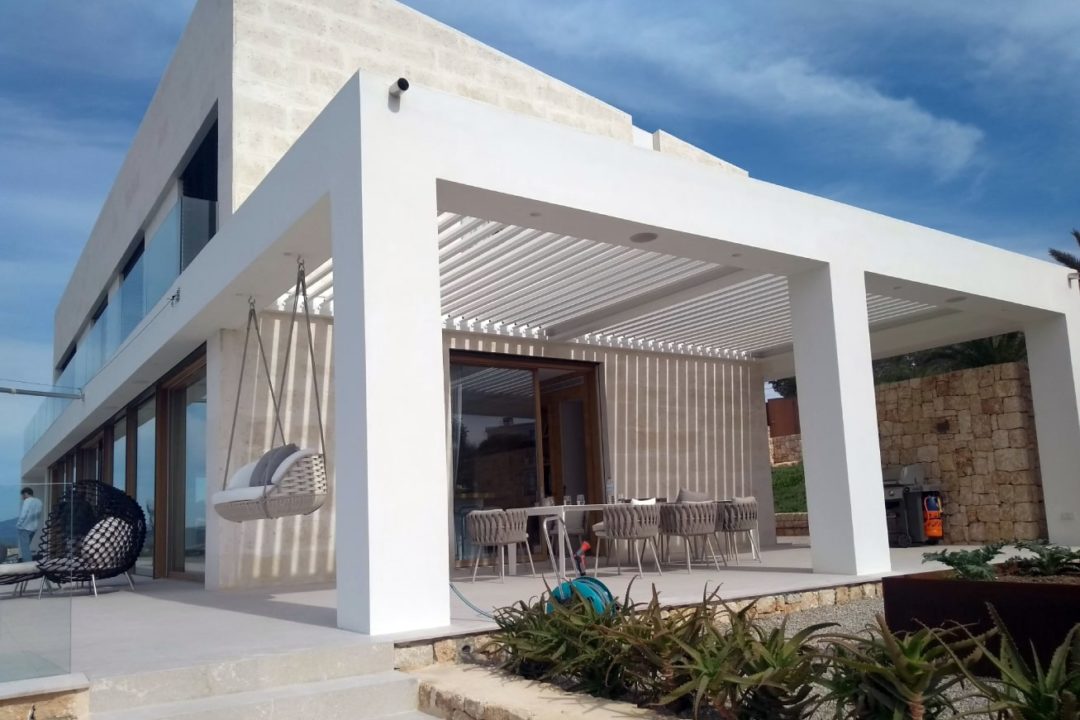 Soluciones de protección solar para vivienda unifamiliar en Puntiró