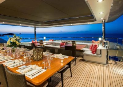 Pérgola bioclimática retráctil en el megayate Slipstream