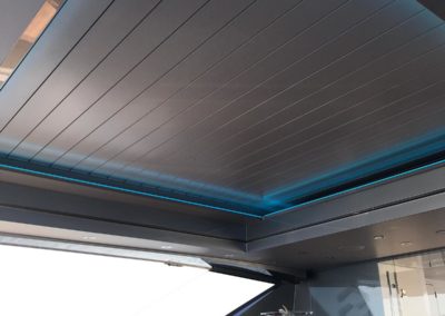 Pérgola bioclimática retráctil en el megayate Slipstream