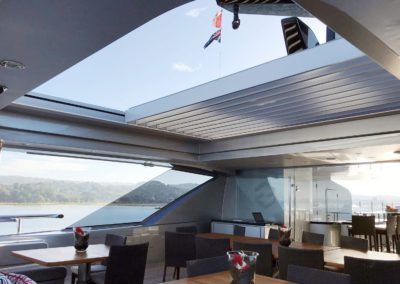 Pérgola bioclimática retráctil en el megayate Slipstream