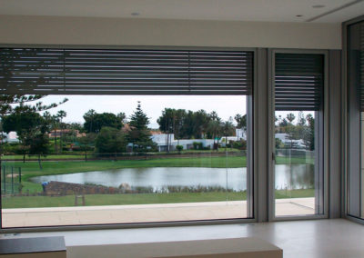 galería imagenes persiana Aluclassic con separación de lamas