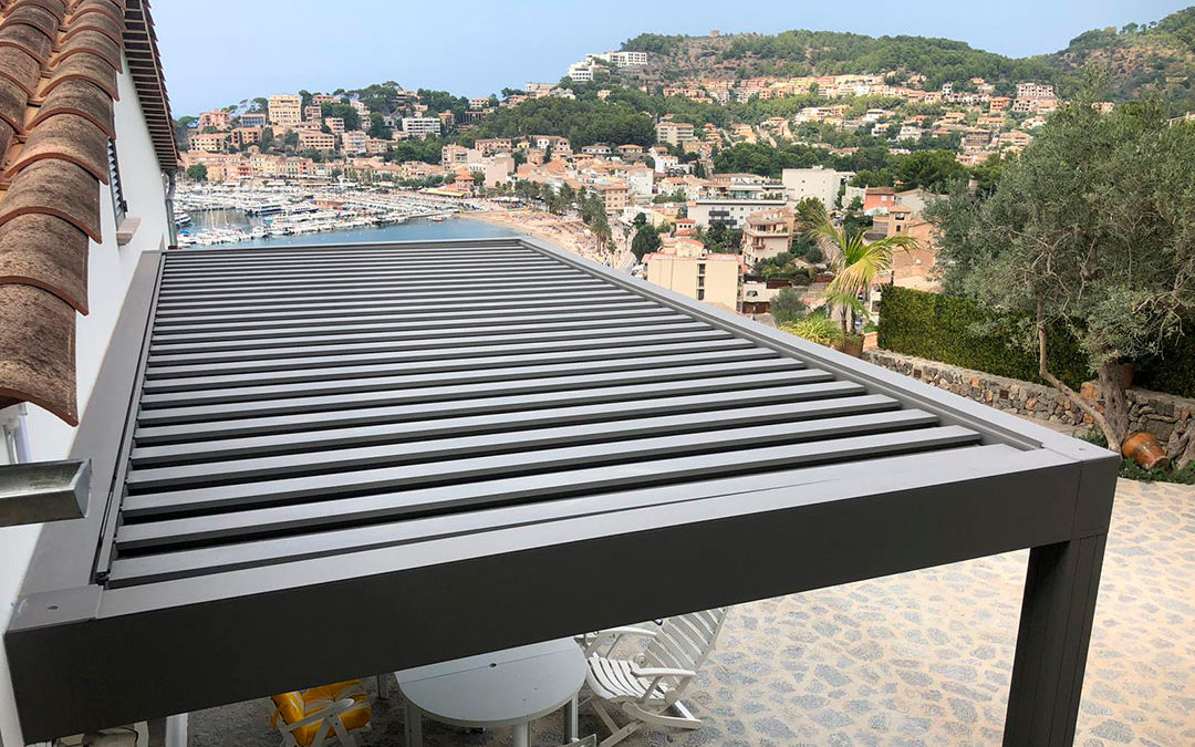 Pérgolas bioclimáticas en vivienda unifamiliar en Port de Soller